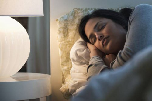 افزایش وزن در زنان در اثر خوابیدن زیر نور مصنوعی